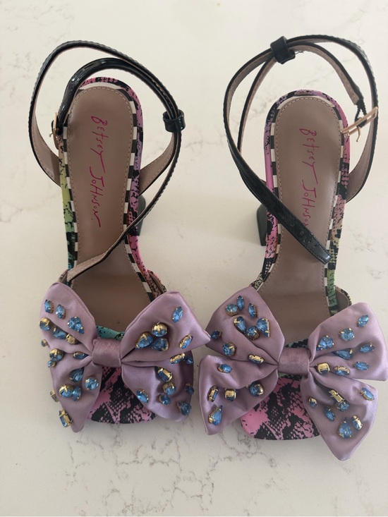 Betsey Johnson Shoes - Betsey Johnson Embellished Bow Block Heel Sandals | Pink Multi | Size 7M